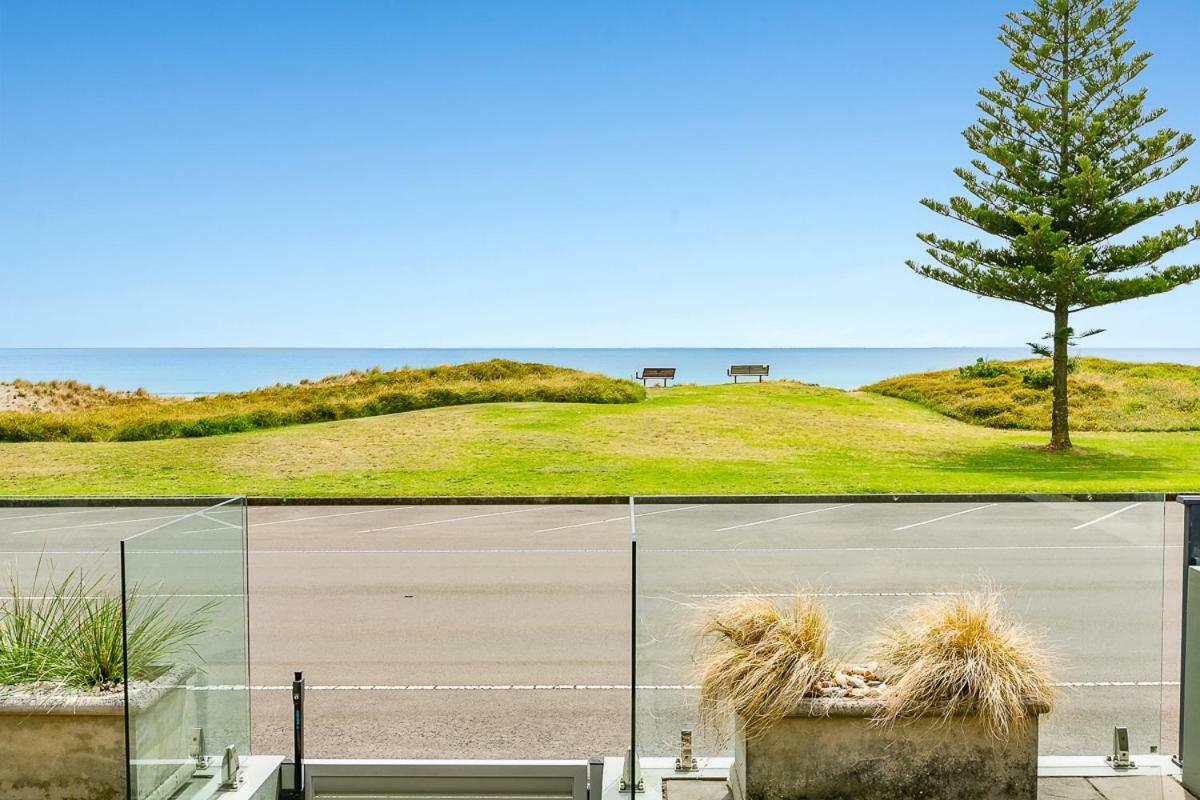 Beachfront Location Appartamento Mount Maunganui Esterno foto