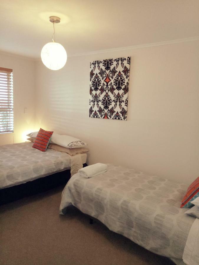 Beachfront Location Appartamento Mount Maunganui Esterno foto